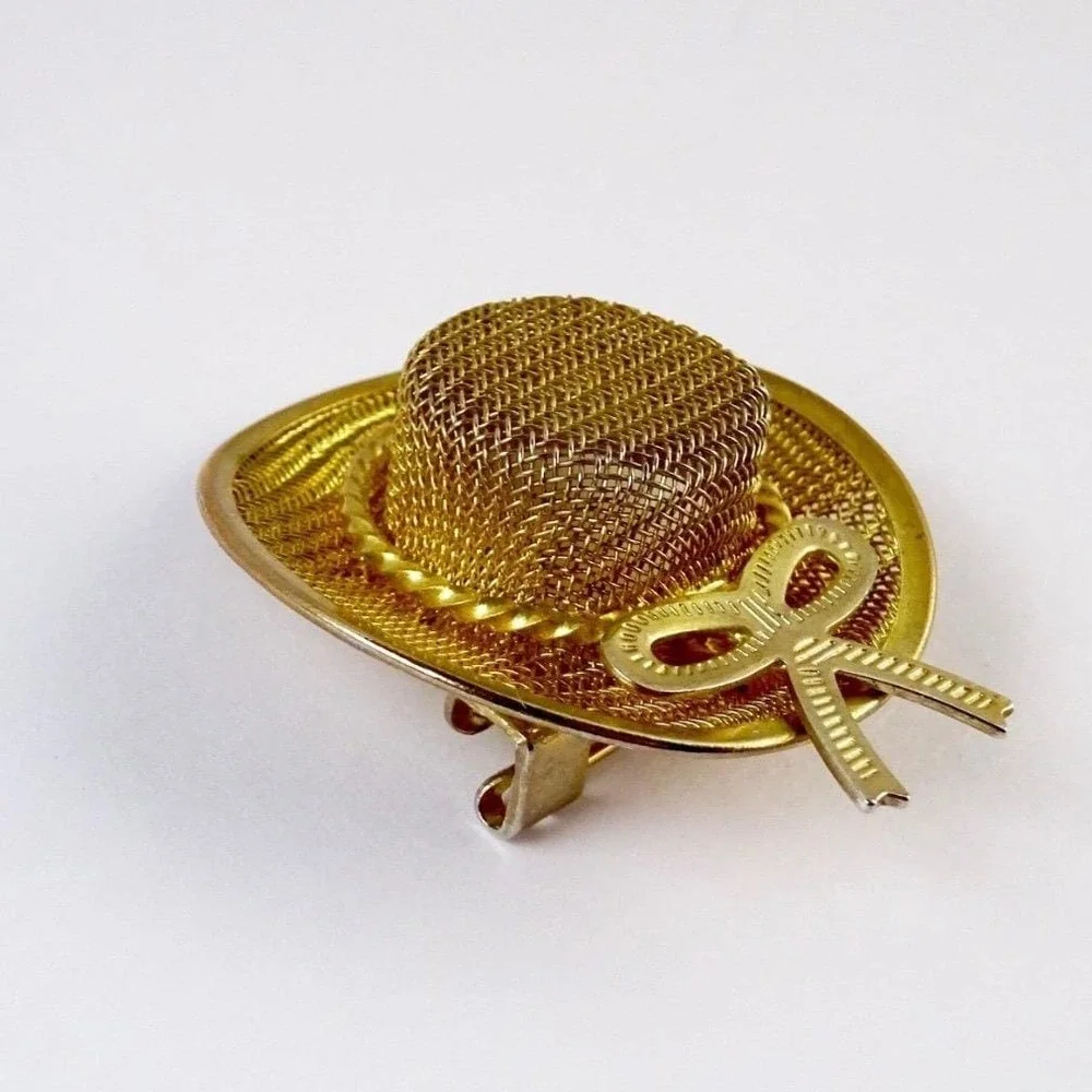 Vintage Gold Tone Mesh Straw Sun Hat Brooch‎ Bow Accent Woven Texture Pin
